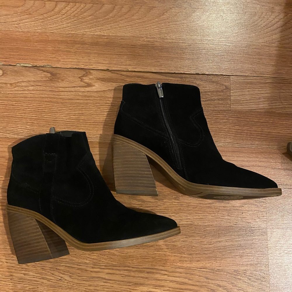 Vince camuto booties with side zipper size 7 used